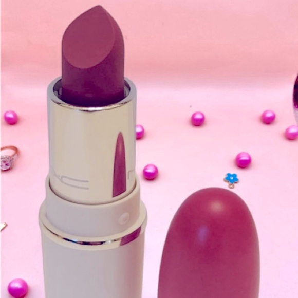 MAC Cosmetics Powder Kiss Lipstick in Flurry Fleur New 1.5g no box - Picture 3 of 11